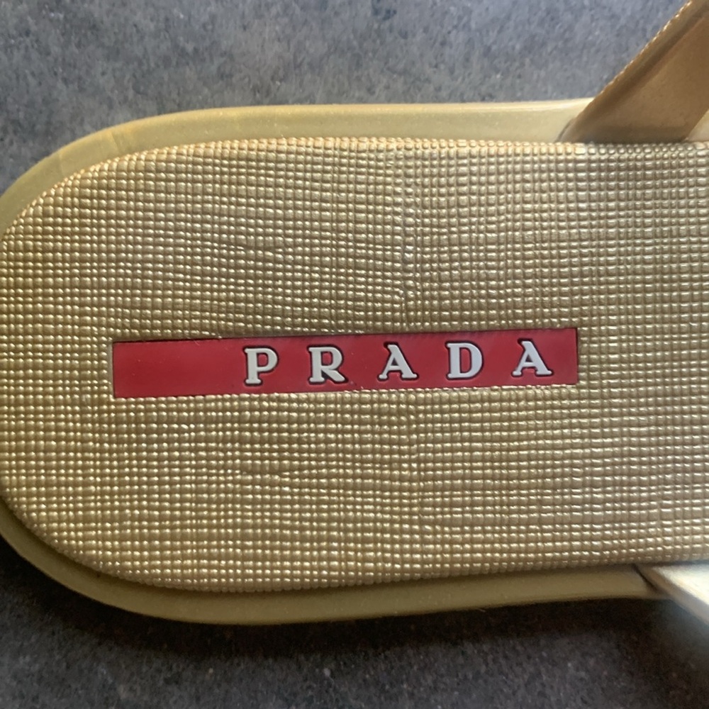 Prada - Picture 5 of 5